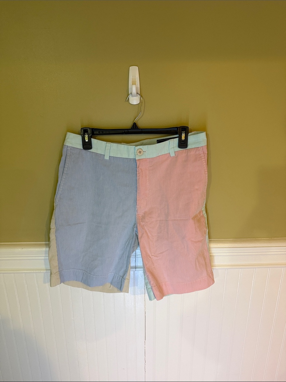 Size 33 Waist Men's Vineyard Vines Split Pastel Blue and Pink Flat-Front Shorts